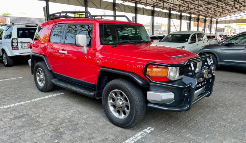 
								Toyota Fj Cruiser 4.0 V6 4X4 At full									