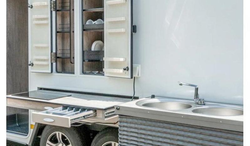 
								Caravan Quantum Pinnacle full									