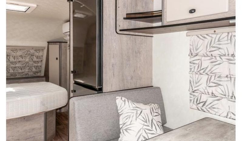 
								Caravan Quantum Pinnacle full									