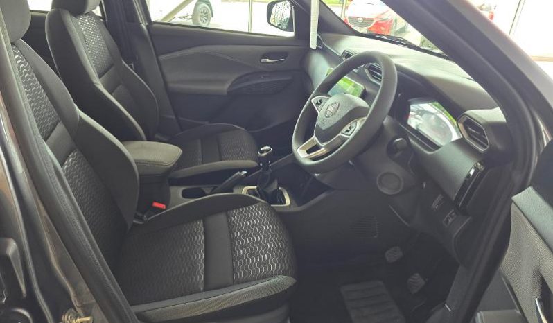
								Nissan Magnite 1.0 Acenta full									