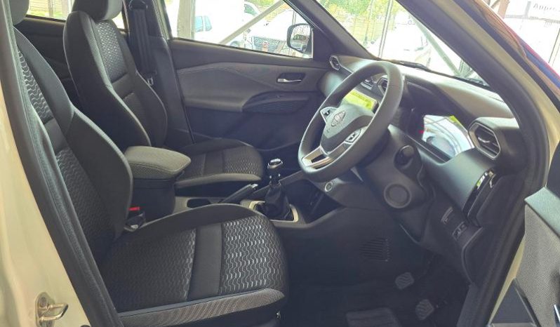 
								Nissan Magnite 1.0 Acenta full									