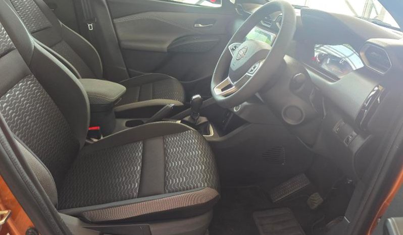 
								Nissan Magnite 1.0 Acenta Amt full									