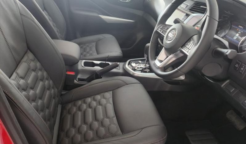 
								Nissan Navara 2.5D Le D Cab At full									