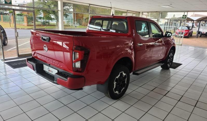 
								Nissan Navara 2.5D Le D Cab At full									