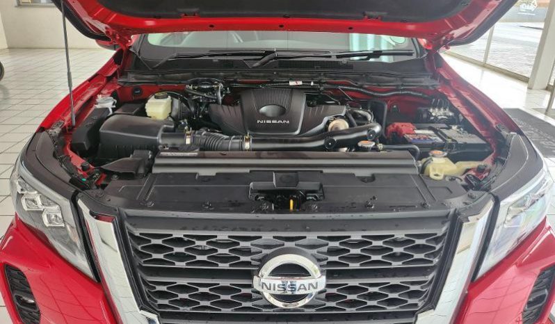 
								Nissan Navara 2.5D Le D Cab At full									