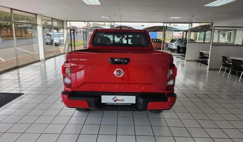 
								Nissan Navara 2.5D Le D Cab At full									