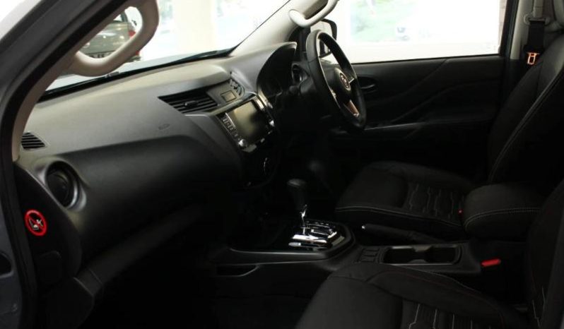 
								Nissan Navara 2.5D Pro-2X D Cab 4X2 At full									
