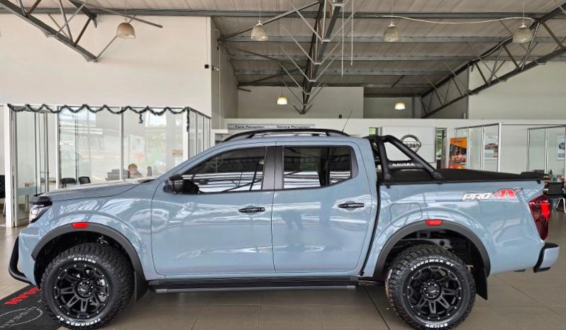 
								Nissan Navara 2.5D Pro-4X D Cab 4X4 At full									