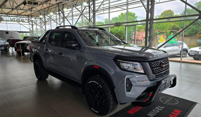 
								Nissan Navara 2.5D Pro-4X D Cab 4X4 At full									