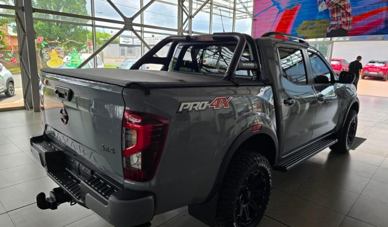 
								Nissan Navara 2.5D Pro-4X D Cab 4X4 At full									