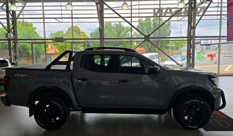 
								Nissan Navara 2.5D Pro-4X D Cab 4X4 At full									