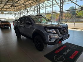 Nissan Navara 2.5D Pro-4X Warrior D Cab 4X4 At