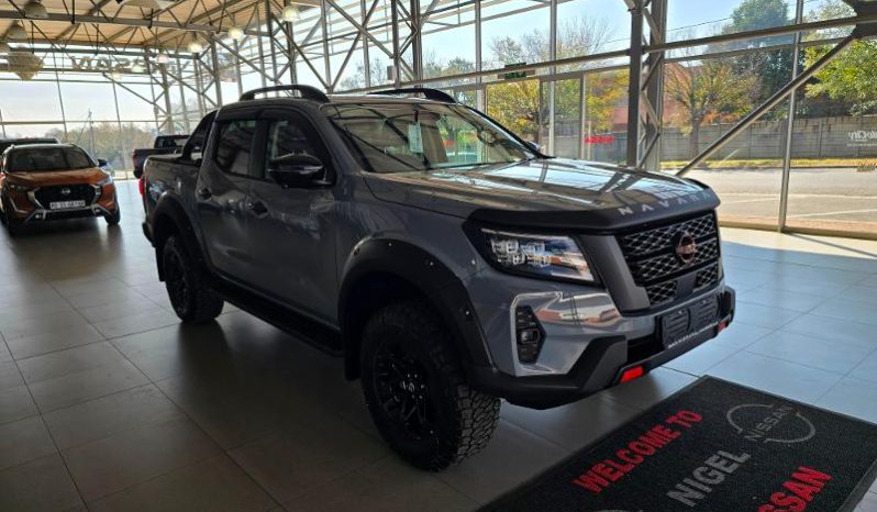 
								Nissan Navara 2.5D Pro-4X Warrior D Cab 4X4 At full									