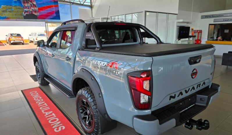 
								Nissan Navara 2.5D Pro-4X Warrior D Cab 4X4 At full									