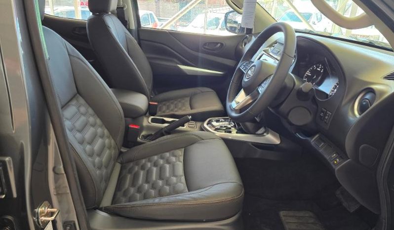 
								Nissan Navara 2.5D Stealth D Cab 4X2 At full									