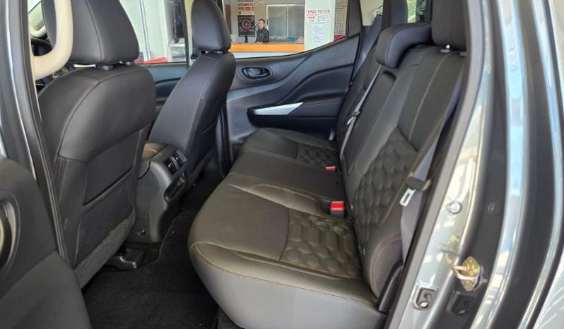 
								Nissan Navara 2.5D Stealth D Cab 4X2 At full									