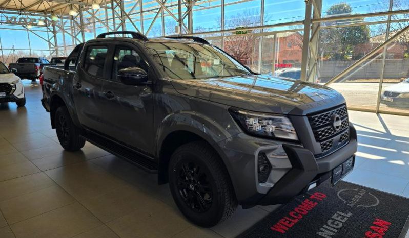 
								Nissan Navara 2.5D Stealth D Cab 4X2 At full									