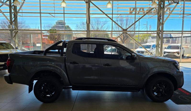 
								Nissan Navara 2.5D Stealth D Cab 4X2 At full									