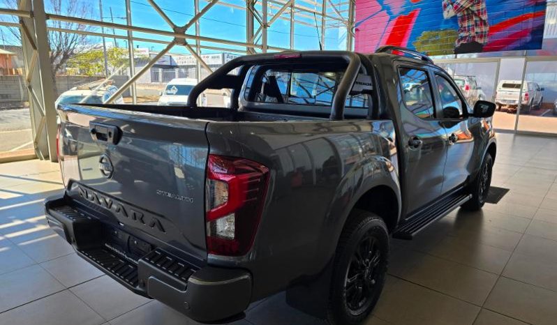 
								Nissan Navara 2.5D Stealth D Cab 4X2 At full									