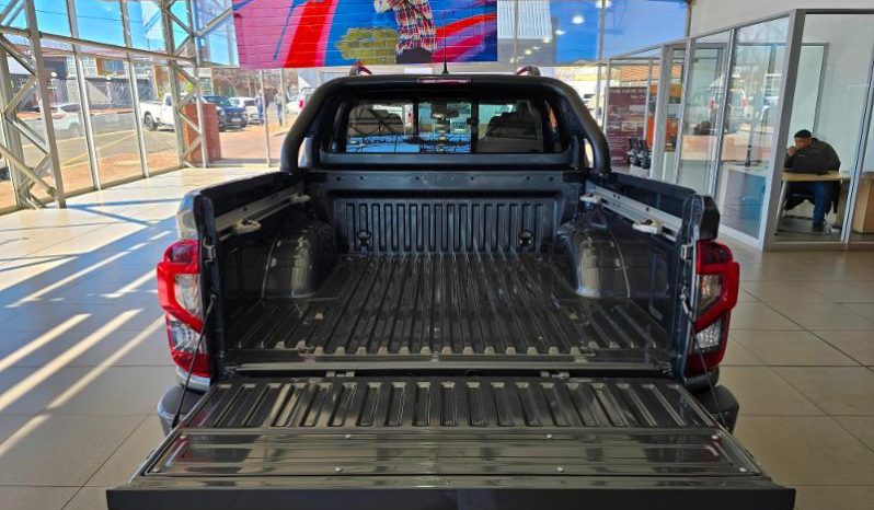 
								Nissan Navara 2.5D Stealth D Cab 4X2 At full									