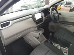 
										Renault Triber 1.0 Evolution full									