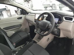 
										Renault Triber 1.0 Evolution full									