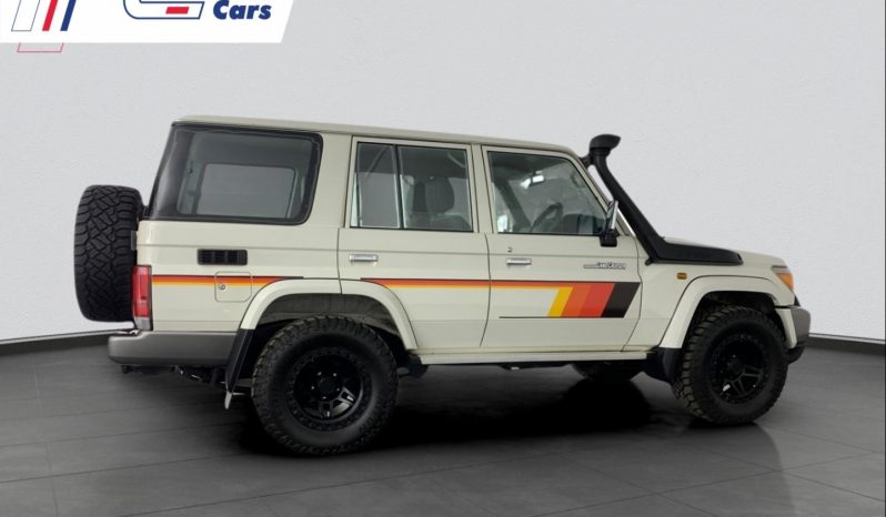 
								Toyota Land Cruiser 76 4.5D V8 Station Wagon full									
