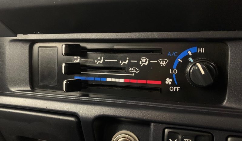 
								Toyota Land Cruiser 76 4.5D V8 Station Wagon full									