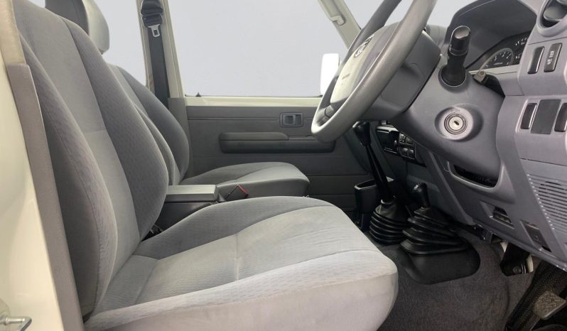 
								Toyota Land Cruiser 76 4.5D V8 Station Wagon full									