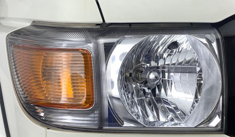 
								Toyota Land Cruiser 76 4.5D V8 Station Wagon full									