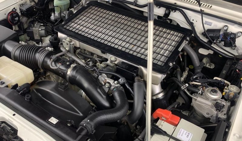 
								Toyota Land Cruiser 76 4.5D V8 Station Wagon full									