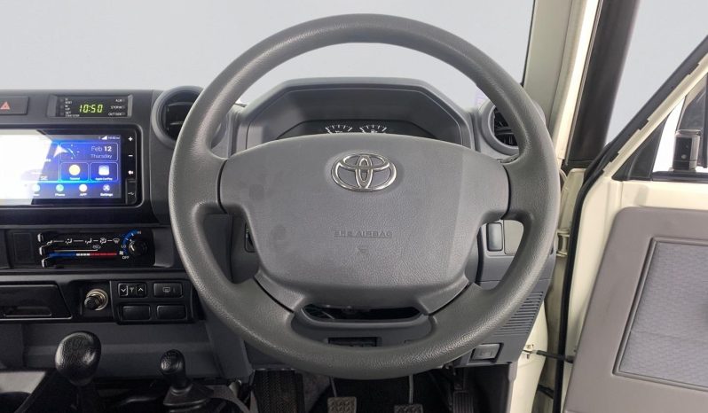 
								Toyota Land Cruiser 76 4.5D V8 Station Wagon full									