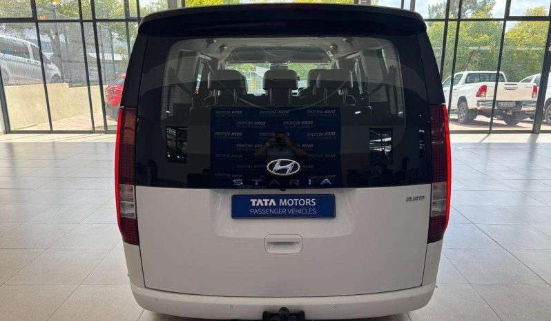 
								Hyundai H-1/STARIA STARIA 2.2D EXECUTIVE A/T full									