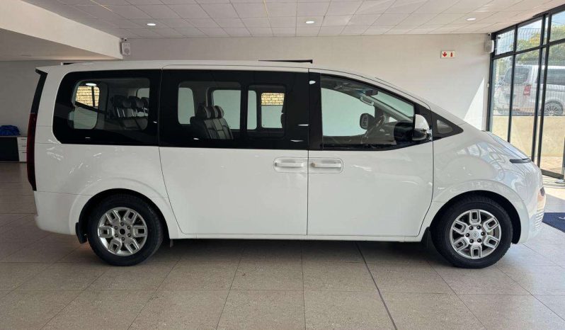 
								Hyundai H-1/STARIA STARIA 2.2D EXECUTIVE A/T full									