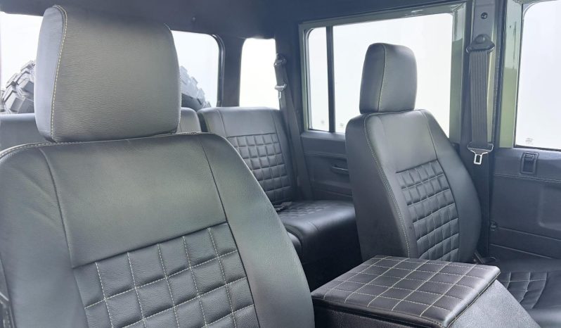 
								Land Rover Defender 110 2.5 Td5 D/cab full									