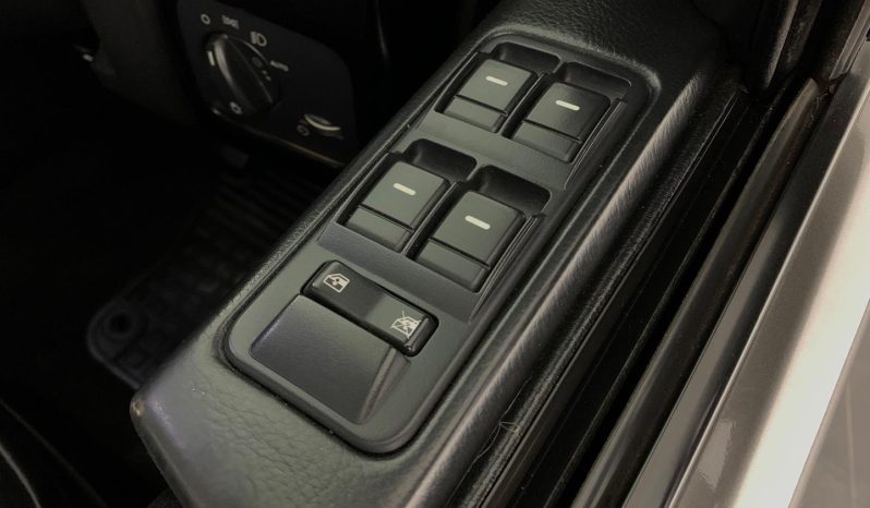 
								Land Rover Discovery 3 2.7 Tdv6 Hse Commandshift full									