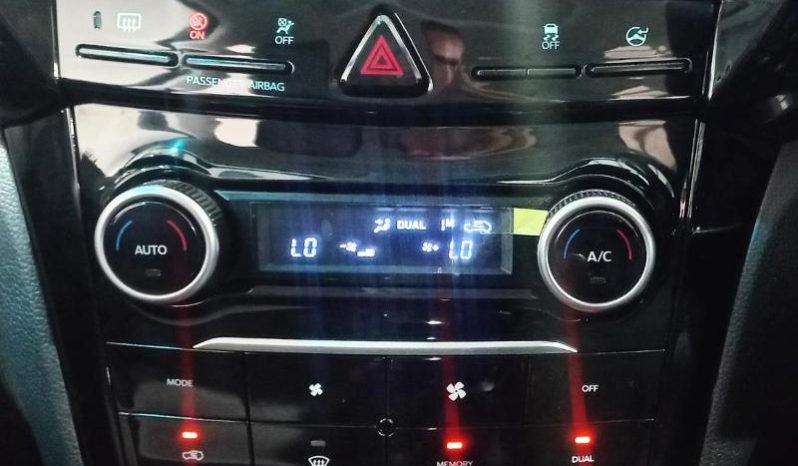 
								Mahindra XUV 3X0 1.2 AX5 MT full									