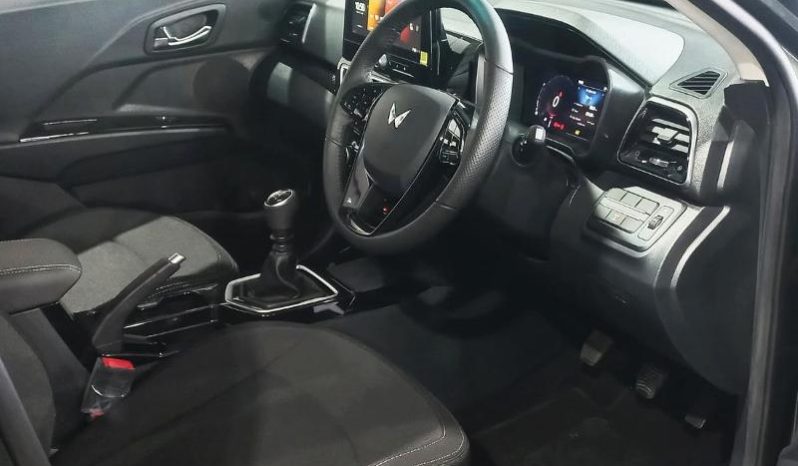
								Mahindra XUV 3X0 1.2 AX5 MT full									