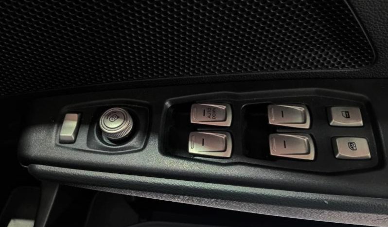
								Mahindra Xuv300 1.5D W6 full									
