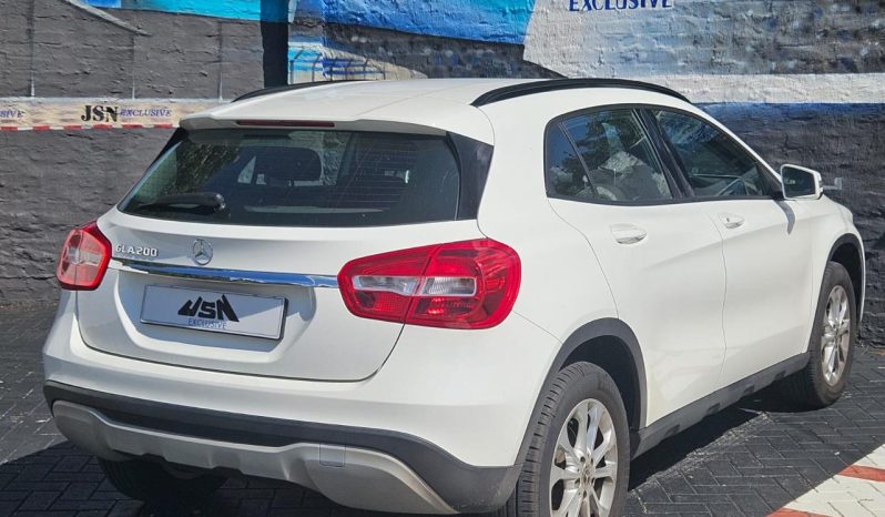 
								Mercedes Benz Gla Gla 200 7G-Dct full									