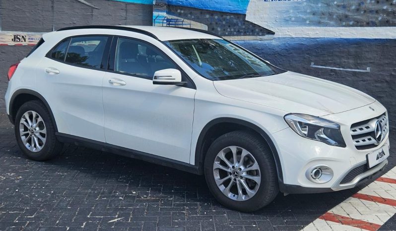 
								Mercedes Benz Gla Gla 200 7G-Dct full									