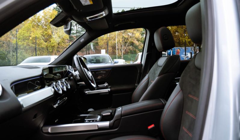 
								Mercedes-Benz GLB GLB250 AMG Line full									