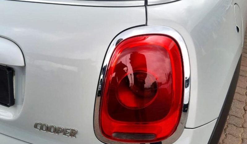
								MINI Hatch 3-Door Cooper full									