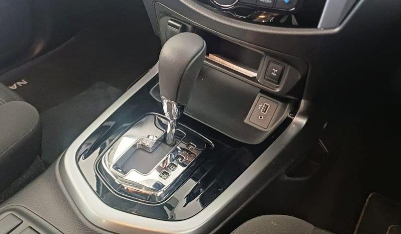 
								Nissan Navara 2.5D Le D Cab At full									