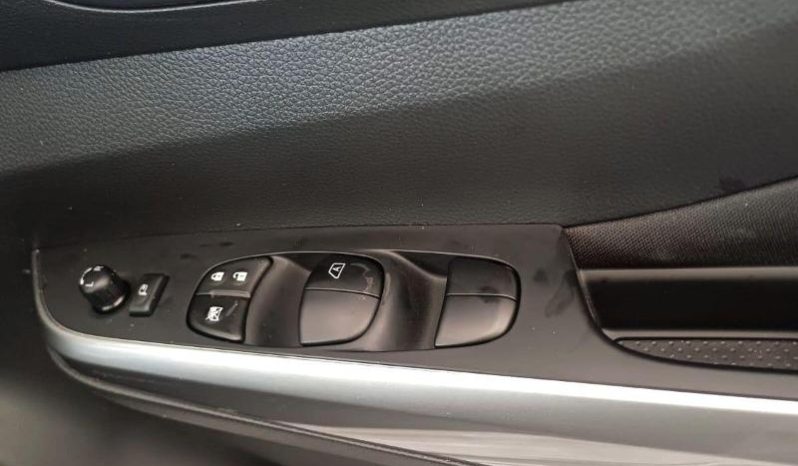 
								Nissan Navara 2.5D Le D Cab At full									