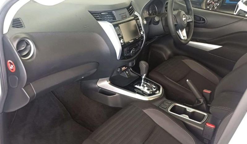 
								Nissan Navara 2.5D Le D Cab At full									