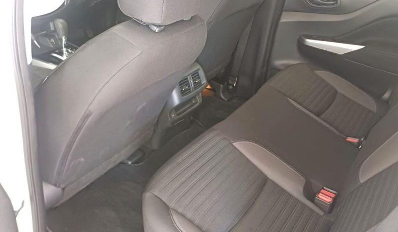
								Nissan Navara 2.5D Le D Cab At full									