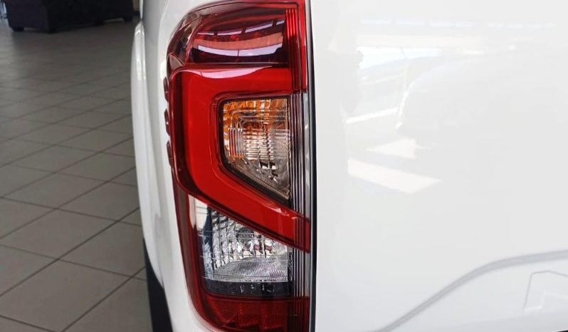 
								Nissan Navara 2.5D Le D Cab At full									