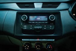 
										Renault Triber 1.0 Life full									