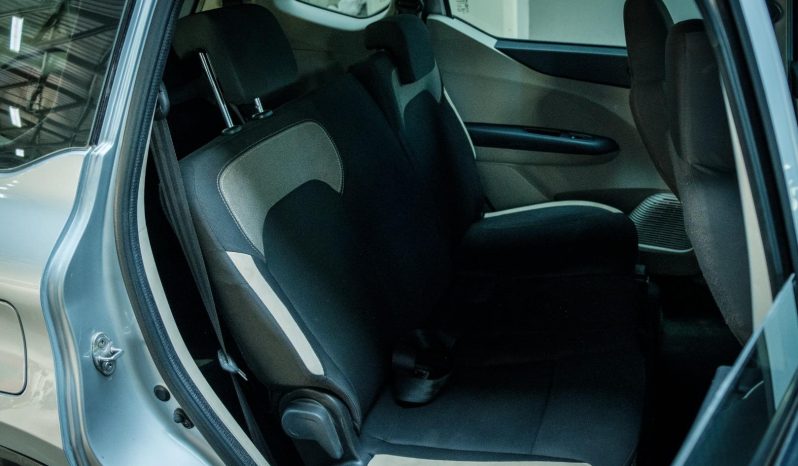
								Renault Triber 1.0 Life full									